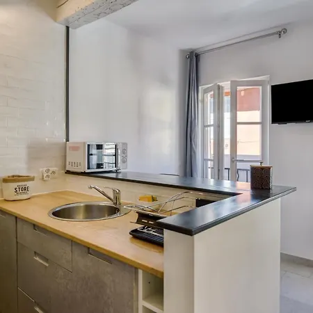 Carignan Apartment *